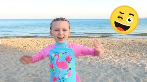 Лиза и Миша готовят мороженое для папы на каникулах