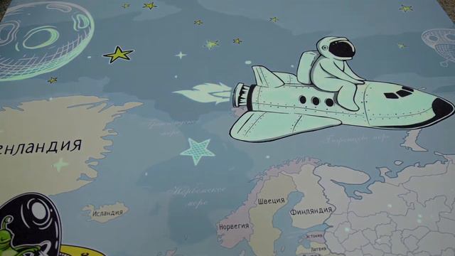 207602 Карта мира с космонавтами на русском языке (доработка красками, светящимися в темноте) смотреть онлайн