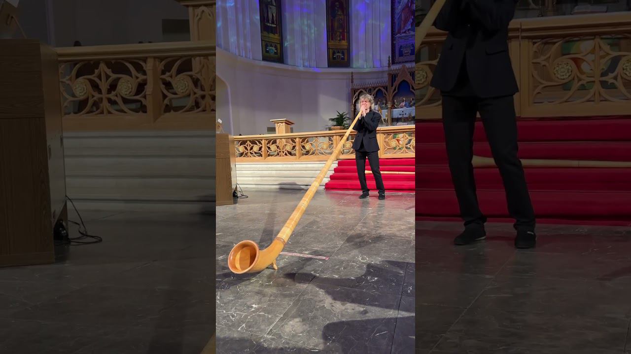 Аркадий Шилклопер и Марианна Высоцкая подготовили музыкальное кругосветное путешествие… смотреть онлайн