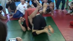 Рычаг колена из гарда (knee bar from guard - no gi)