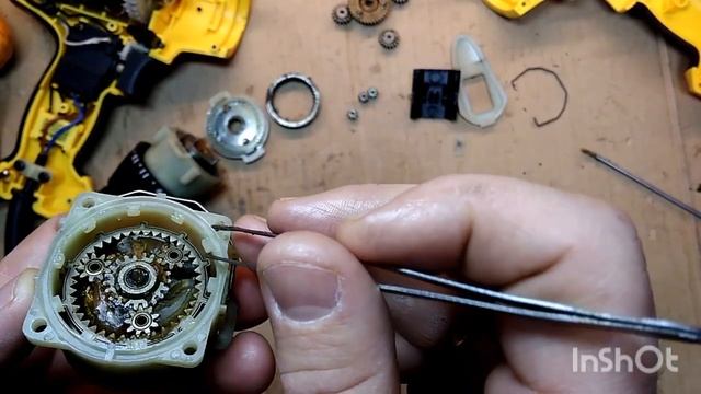 Не крутит шуруповерт? смотреть онлайн