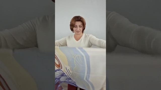 [Платочная библиотека] Идеи, как носить палантин с пальто ?  Почитала хитрый палантин из шерсти ⤵️