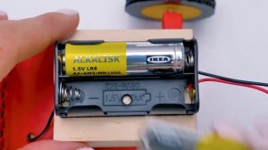 Самодельный картонный трактор с моторчиком