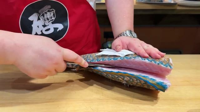 14公斤的高顏值藍點鸚哥魚，究竟藏了多少老饕的秘密？ 媲美蘇眉魚，炸魚鱗，剁椒魚頭，魚肚寶藏！#Amoy硬邦幫#藍點鸚哥魚 #非洲鯽魚#蘇眉魚 #海鮮試吃