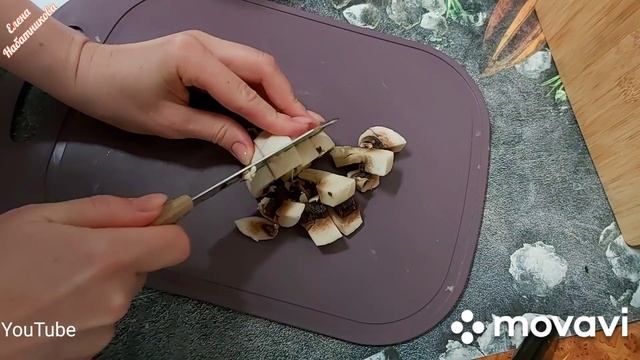 ВКУСНЫЙ салат на ПРАЗДНИЧНЫЙ стол! С копч. грудкой, грибами, морковкой по-корейски....ммм