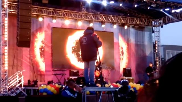 Песня Виктора Цоя и группы "Кино" Звезда по имени Солнце.   Версия 2