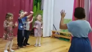 Театральное занятие с детьми 3 - 4 годика. Театр "Кукляндия" педагог Майя Родина