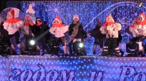 Новый год, ёлка, шарики, хлопушки