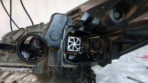 Ford Kuga. Замена штатных ксеноновых линз Valeo на бидиодные двухчиповые линзы Bengal Tiger F40.