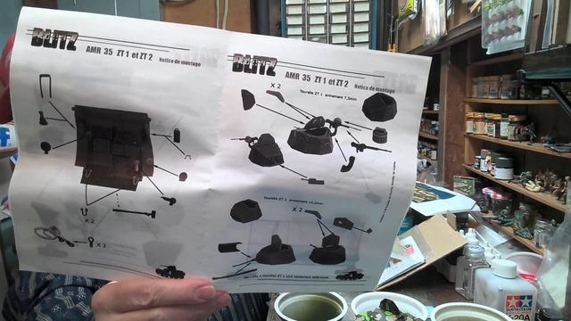 Model Building - Renault AMR 35 light tank