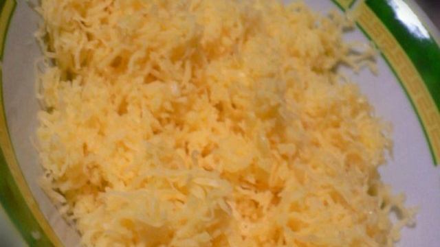 Перец, фаршированный сыром и яйцом