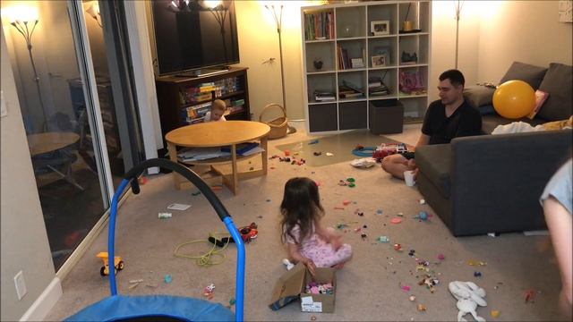 Как приучить детей убирать игрушки в игровой форме смотреть онлайн