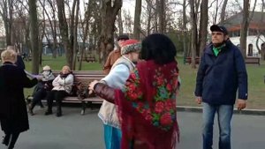 Ой чорна, я си чорна!!!Танцы в саду Шевченко.