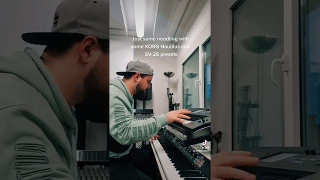 KORG NAUTILUS and SV2-S Jam смотреть онлайн