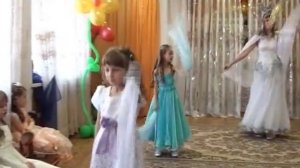 танец снежинок со снежной королевой