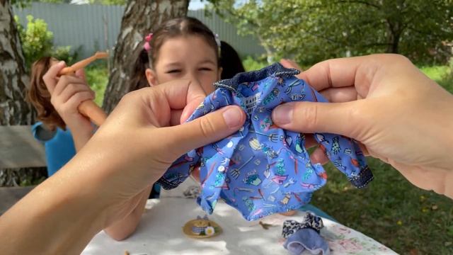 Unboxing Barbie Millicent Roberts Green Thumb| Распаковка аутфит для кукол смотреть онлайн