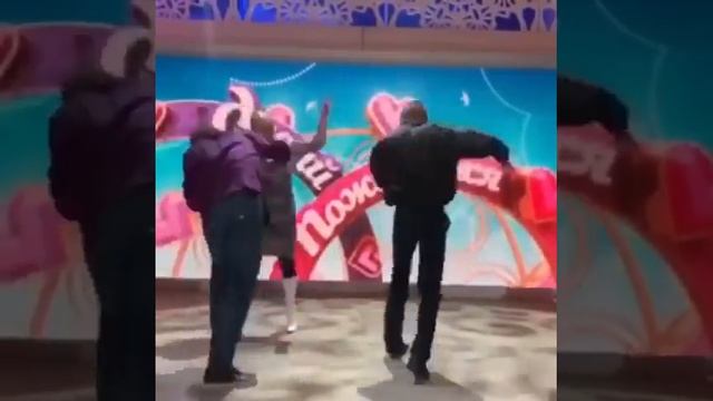 БЕЗУМНЫЙ ПАША. ОЛЕГ МОНГОЛ. ИРИШКА ЧИКИ ПИКИ. МОСКВА. "ДАВАЙ ПОЖЕНИМСЯ". смотреть онлайн