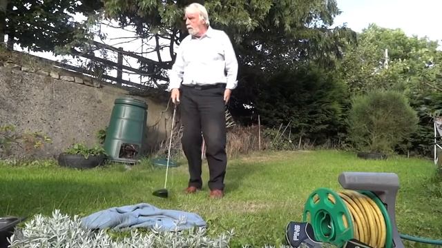 Granda falls over Dog-Дед упал)))ПРИКОЛ! смотреть онлайн