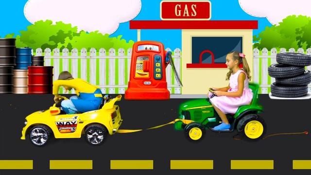 Max Pretend Play with Giant Inflatable Castle Bouncer смотреть онлайн