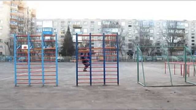 2012.04.10 - продолжение: турник, шведская стенка смотреть онлайн