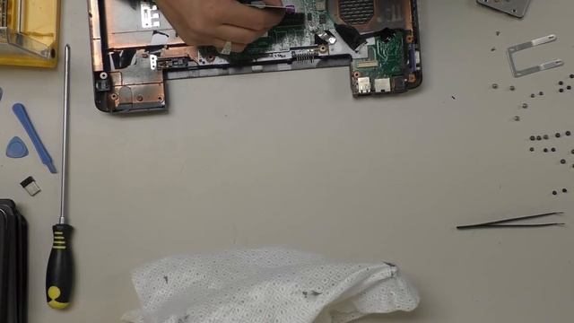 Чистка системы охлаждения ноутбука Toshiba Satellite A100 смотреть онлайн