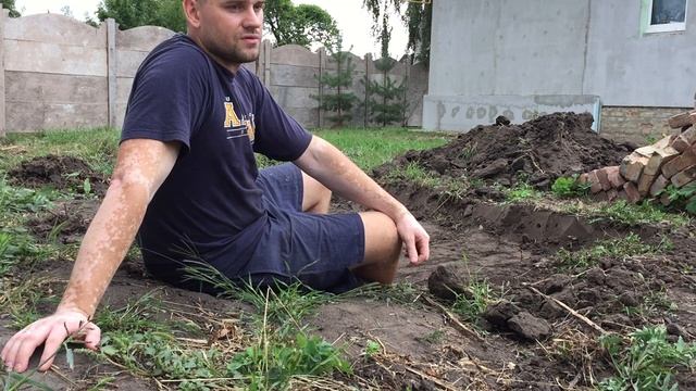 Септик Своими Руками за 3 Дня. Копаю Яму под Септик (#Стройка Руками) смотреть онлайн