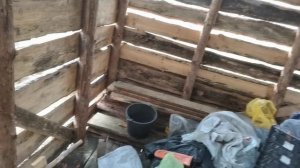 Сделал вторую дверь в деревянном сарае