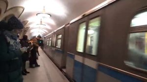 Станция метро Новослободская, Электропоезд 81-740.4