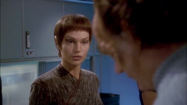T'pol and Phlox talk about human food смотреть онлайн