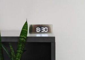 Зеркальные часы. Их возможности и настройка.