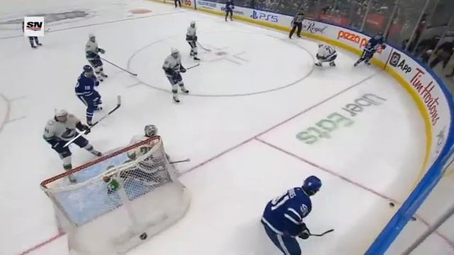 Thatcher Demko and Canucks hold of Leafs' late flurry смотреть онлайн