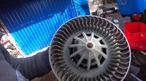 Замена вентилятора печки BMW e65 e66. Затопило салон через короб мозгов. Чистка клапана слива воды