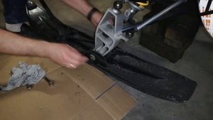 Снегоход Polaris RMK обслуживание подвески. Поларис.