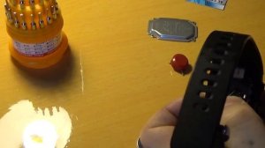 Как поменять батарейку на электронных часах.