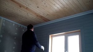 ПЛАСТИКОВАЯ ВАГОНКА, КАК КРЕПИТЬ , РЕМОНТ ПОТОЛКА В ДЕРЕВЯННОМ ДОМЕ