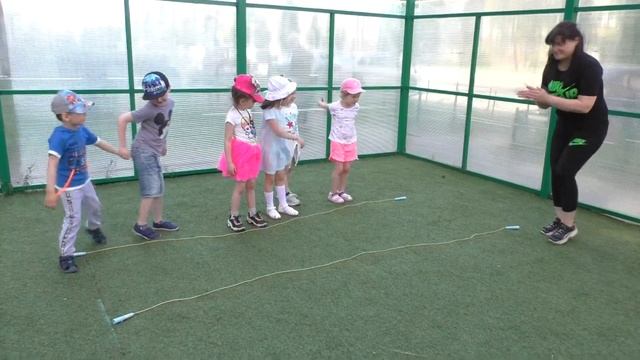 Подвижная игра "Ручеек" 1 гр смотреть онлайн