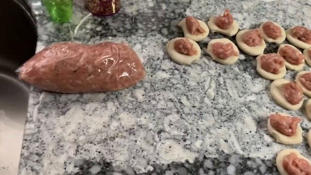 Готовим пельмени и очень вкусный соус к ним ! смотреть онлайн