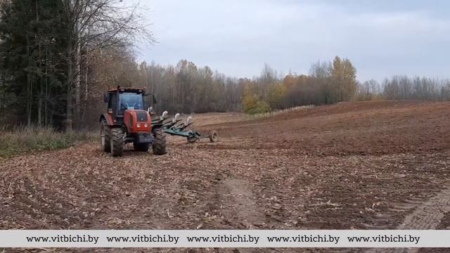 Вспашка почвы под зябь в Витебском районе смотреть онлайн