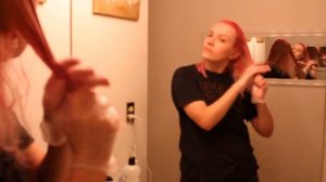 КРАШУ ВОЛОСЫ В РОЗОВЫЙ [ДЕНЬ ВТОРОЙ] ОКРАШИВАНИЕ