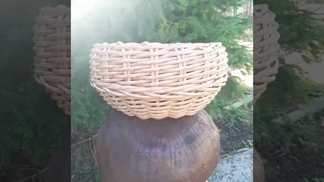 низкое кашпо из искусственного ротанга