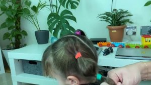 Причёска с резинками. Красивая причёска для девочки. Быстрая причёска