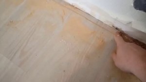 Как выровнять вздувшийся ламинат