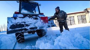 Чистим снег отвалами и лопатами!
