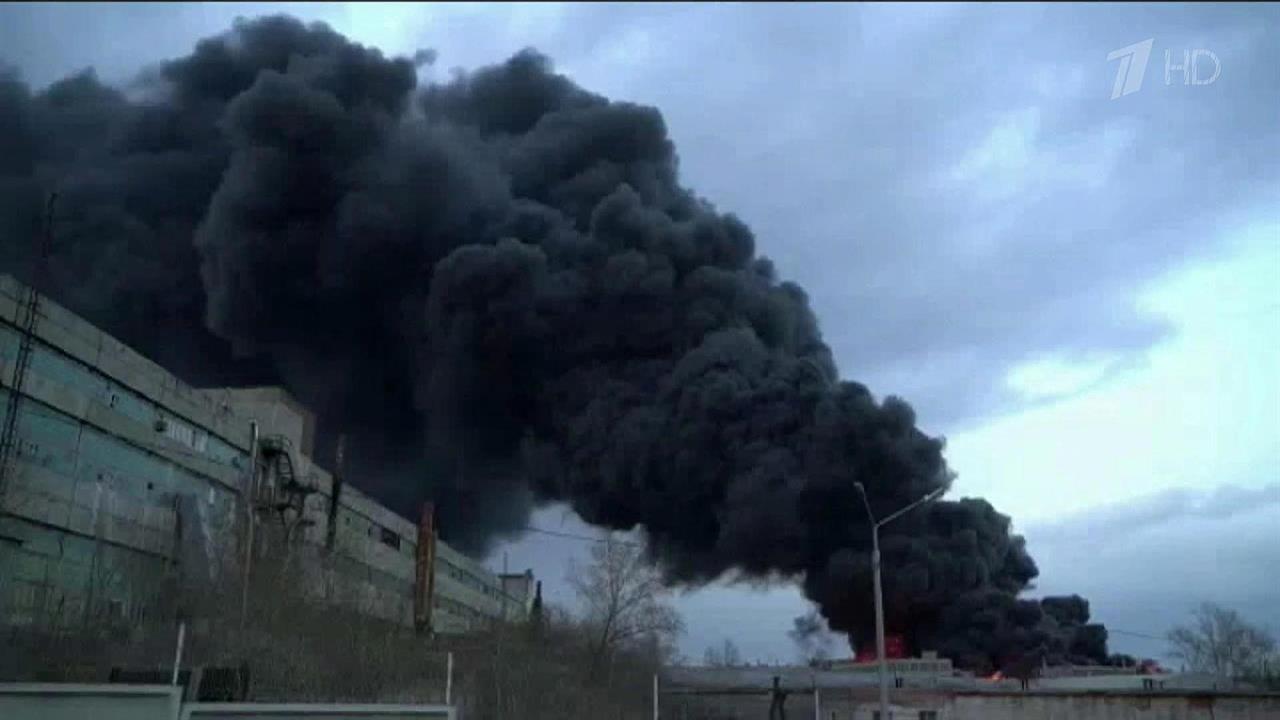что горит в красноярске сейчас. пожар краз омский регион. мчс омск машины. пожар на краз. пожар на краз.