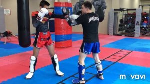 Удар локтем с разворота на встерчу! Тайский бокс