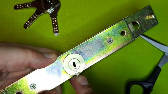 [204] КАК НОЖНИЦАМИ ВСКРЫТЬ ЗАМОК