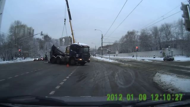 У грузовика разломился прицеп. смотреть онлайн
