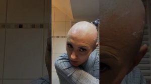 Побриться налысо. Бритье головы после прохождения высокодозной химиотерапии.