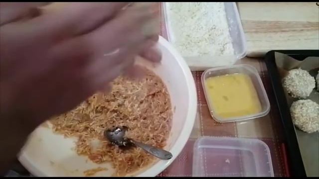 Наггетсы из куриного фарша с сыром, запеченные в духовке.