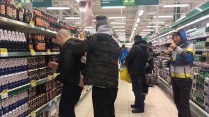 ОБОСРАЛИСЬ В МАГАЗИНЕ/ВЫТИРАЮТ ЖОПУ В ТОРГОВОМ ЦЕНТРЕ - ОФ 8